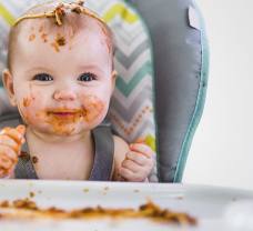 5 tipp, hogy gyermeke ne dobálja az ételt
