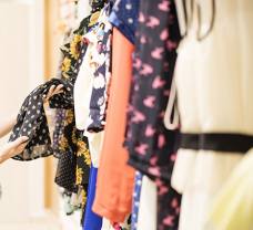 A kismama téli ruhatára: 7 alap ruhadarab, melyekre szüksége lesz