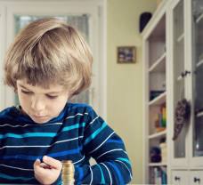 A zsebpénz segít a gyerekeknek megérteni a pénz értékét