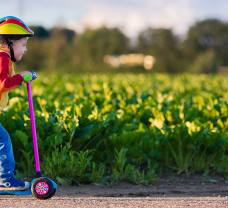 Hogyan válasszuk ki a futóbiciklit vagy a rollert?