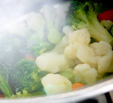 Mítoszok a gőzben főzésről, melyek megfosztják Önt a főzés új lehetőségétől