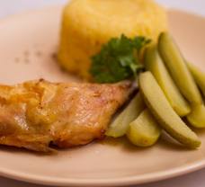 Sült csirkecomb tört burgonya