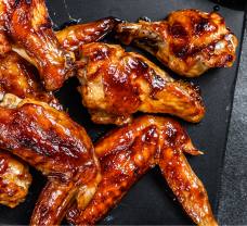 Így készíts tökéletes barbecue csirkeszárnyakat.