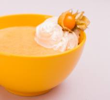Sárgadinnye krémleves tejszínhabbal