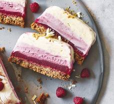 Így készül a málnás fagylalttorta