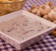 Gombamártás borral meglocsolva