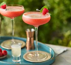 Málnás–maracujás martini koktél