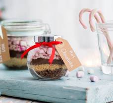 Így készíts ajándék forró csokis üvegeket