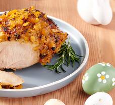 Borjúcomb sárgabarackos-mentás kéreggel, citromos vajban sült zöldségekkel tálalva