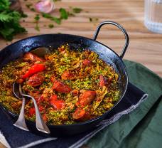 Fűszeres casserole vegetáriánus virslivel