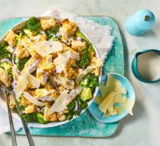 Airfryerben sült, ropogós csirkés, őszi cézársaláta