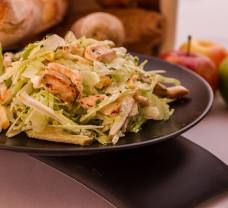 Camembertes saláta csirkehússal